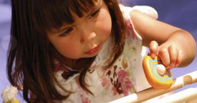 O fetita de 4 ani a spart un magazin de jucarii!