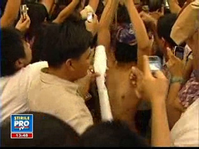 S-au dus la universitate in pielea goala!