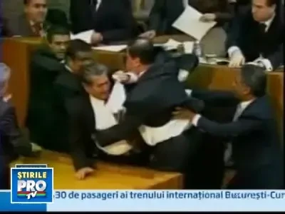 Bataie in toata regula! Au dat discursul politic pe cativa pumni sanatosi