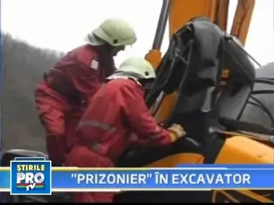 A plouat cu stanci peste excavatorul in care se afla!