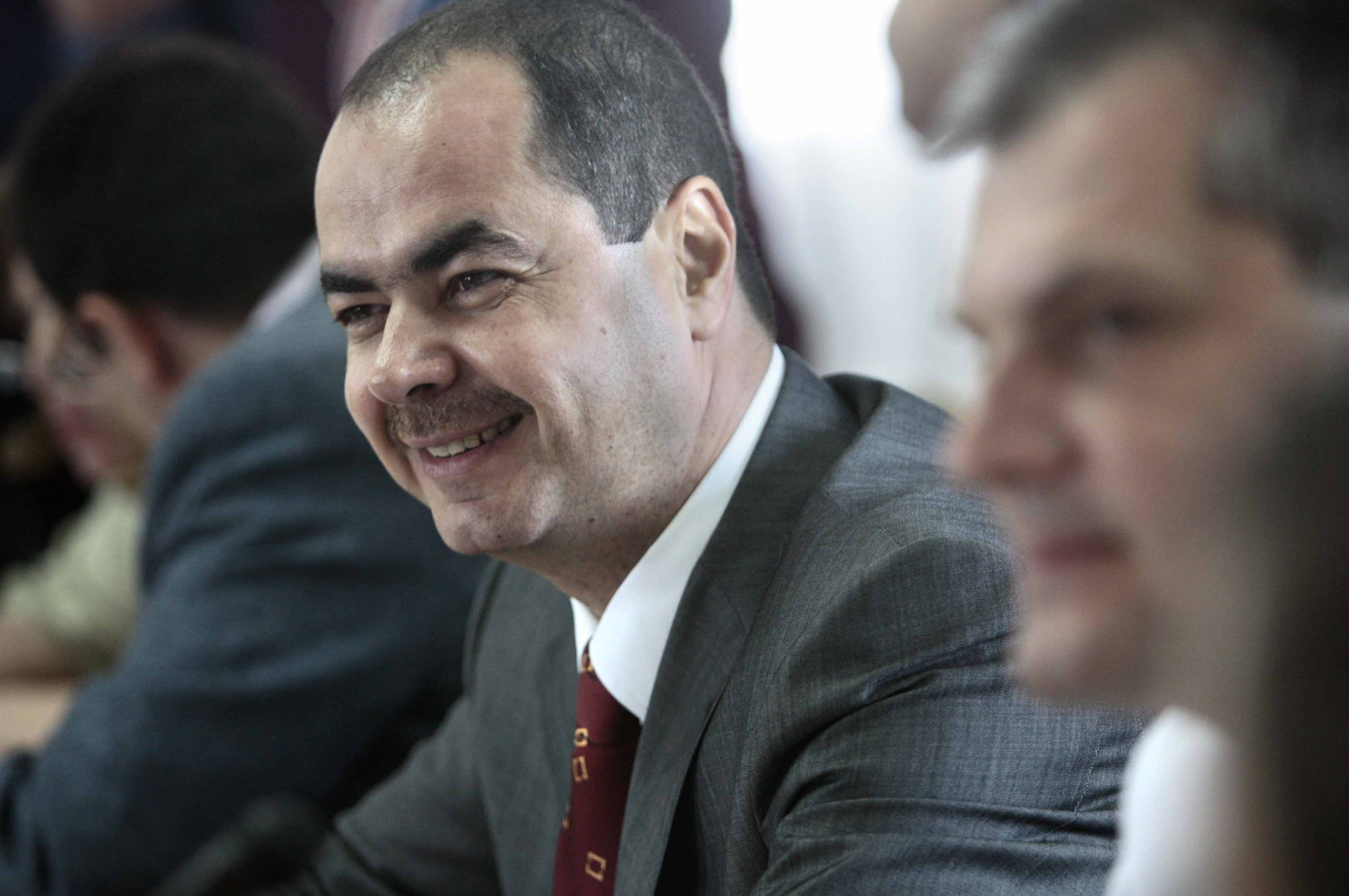 Senatorul PDL Mihai Stanisoara a lesinat in Parlament