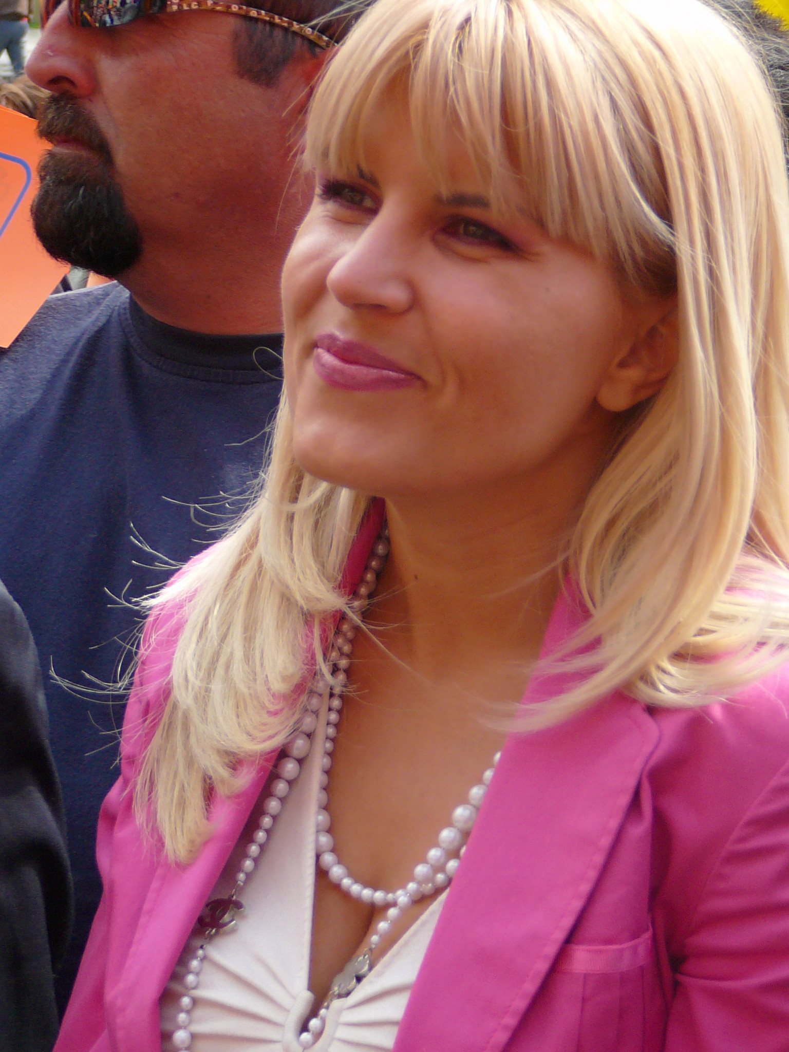 Vezi ce cadou a primit Elena Udrea de la domnul Cocos!