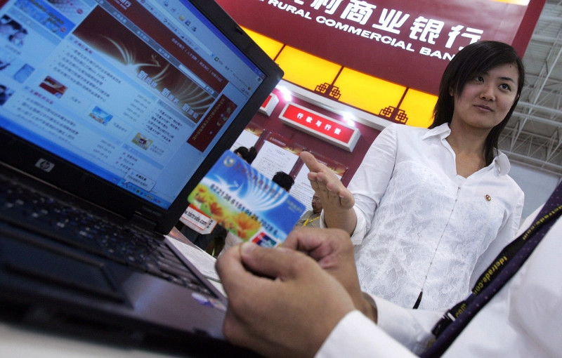 La credite inainte! Romanii, tot mai interesati de cardul de credit