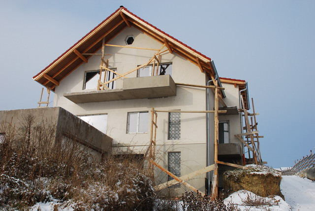 Sinucidere, accident, crima? Un tanar a fost descoperit mort la Iasi