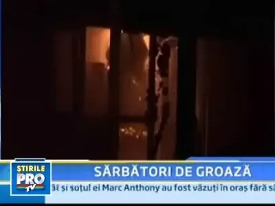 Sarbatori sub cerul liber dupa ce casa le-a fost mistuita de flacari