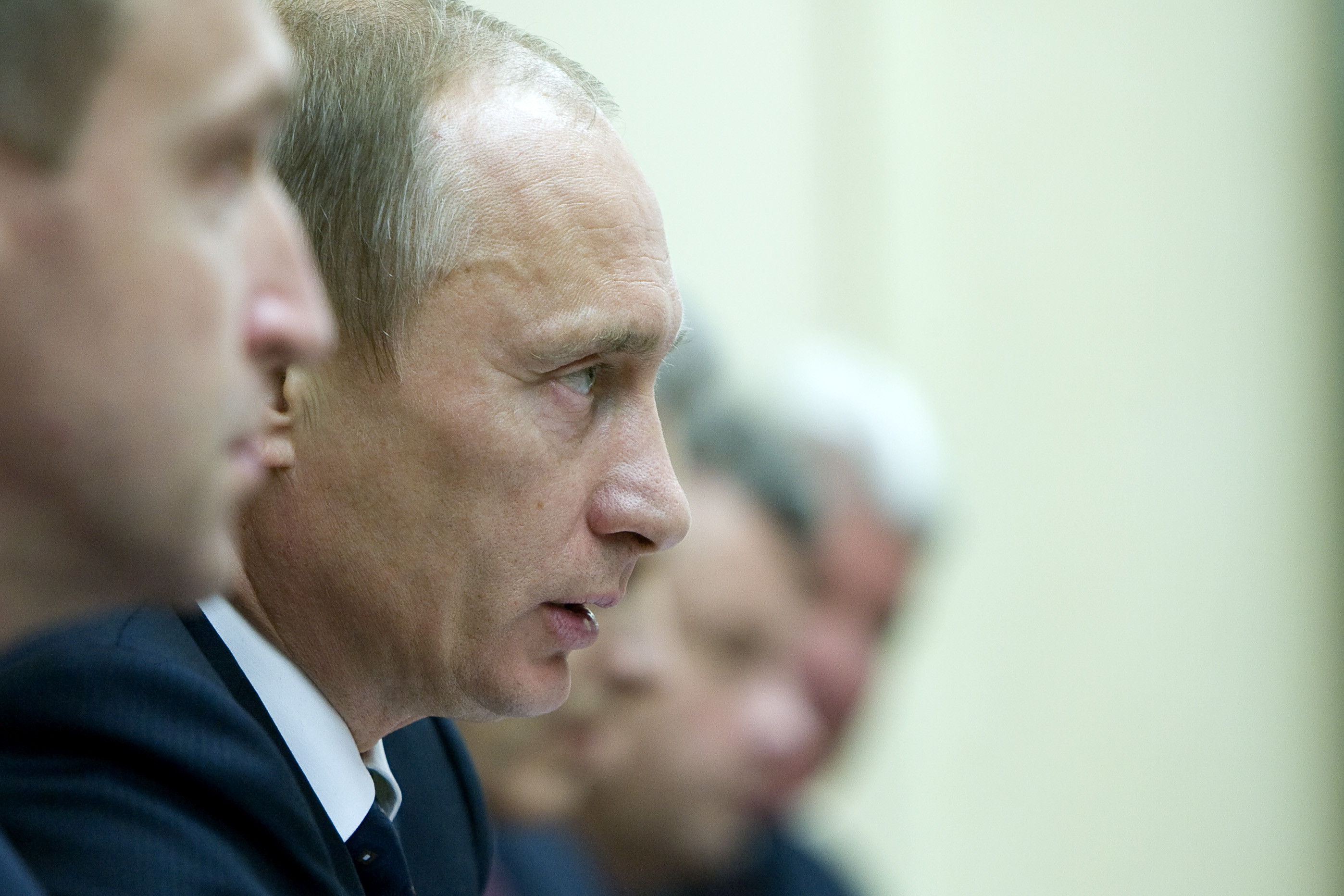 Si la rusi vine taxa! Criza financiara bate la portile Kremlinului