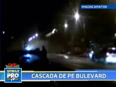 Le-a facut "plinul" fortat! O conducta sparta a inundat sapte masini