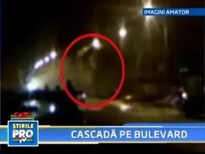 Le-a facut "plinul" fortat! O conducta sparta a inundat sapte masini