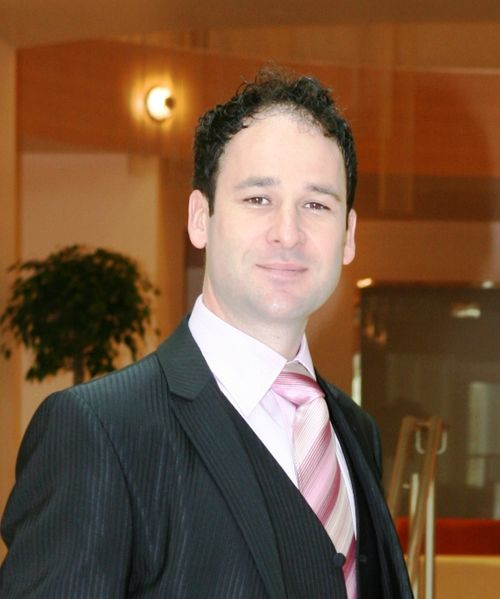 Avere pe 72 de pagini. Deputatul R. Negoita are doar 1600 de apartamente!