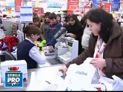 Febra cumparaturilor de sarbatori o simt cel mai bine bancile