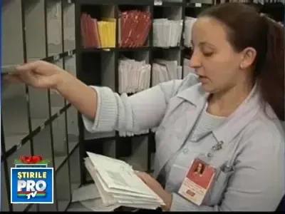 Posta Romana, luata cu asalt de miile de scrisori pentru Mos Craciun