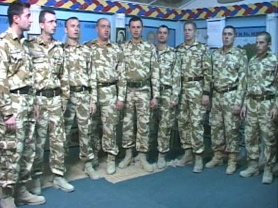 Primiti o urare si o colinda de la militarii romani din Irak!