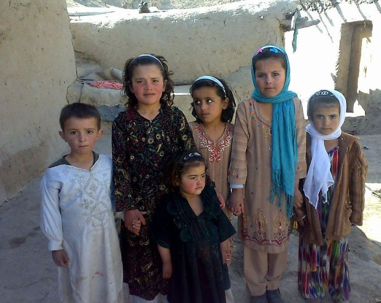 Parintii afgani isi vand copiii pentru a supravietui