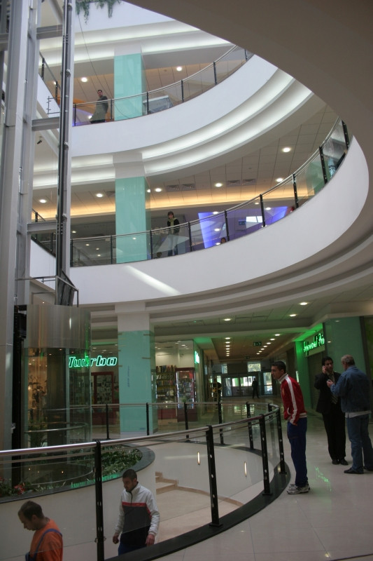 Furt ratat intr-un centru comercial din Timisoara. Cum au fost date peste cap planurile unor hoti