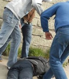 Batut si sechestrat intr-un restaurant, pentru o datorie neplatita