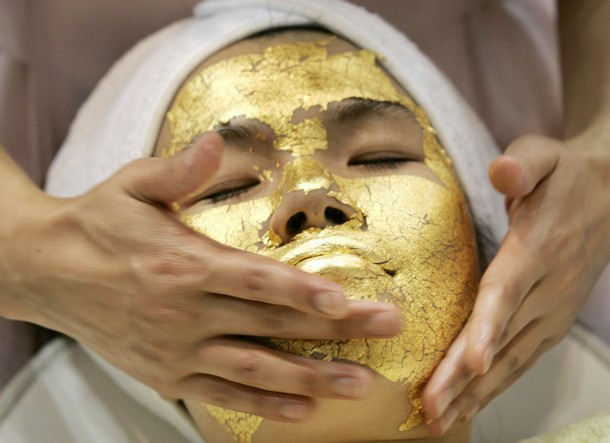 Masca de aur de 23 de karate, ultima fita in cosmetica!