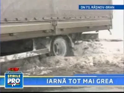 Pe Valea Prahovei a nins viscolit, cozi de masini pe DN1!