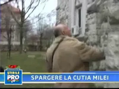 Cutia milei, luata cu asalt! De hoti, nu de credinciosi