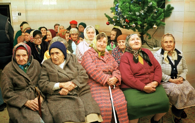 S-au adaptat in fata crizei. Au transformat blocurile in azile de batrani