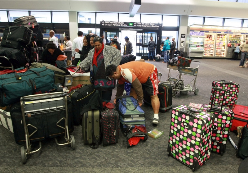 Pasageri ramasi captivi pe Henri Coanda din cauza viscolului din Dublin!