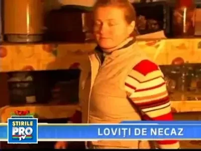 Si-au petrecut Craciunul incercand sa scape de apa care le-a inundat casa