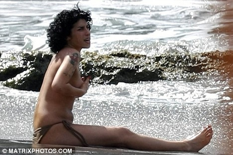 Amy Winehouse vrea sa se mute in Caraibe