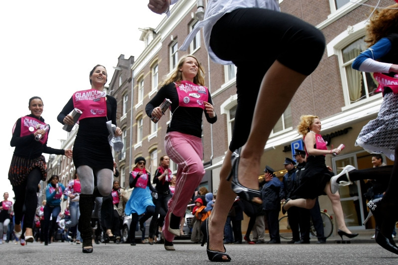 Cursa pe tocuri in scop caritabil