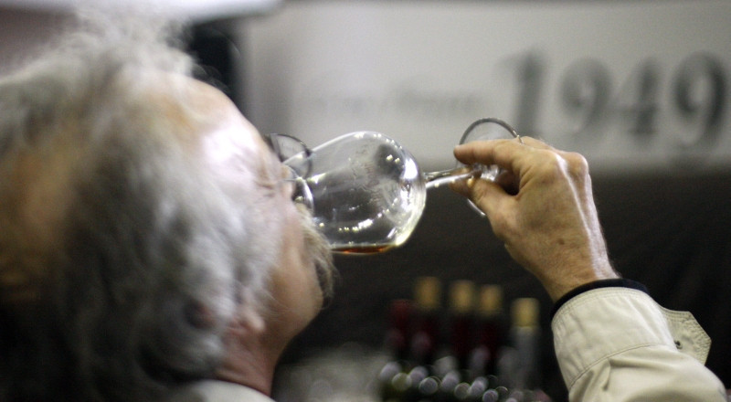 De Craciun, romanii au baut vin si au renuntat la mezeluri