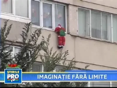 Dinozauri si clovni pe post de ornamente de Craciun!