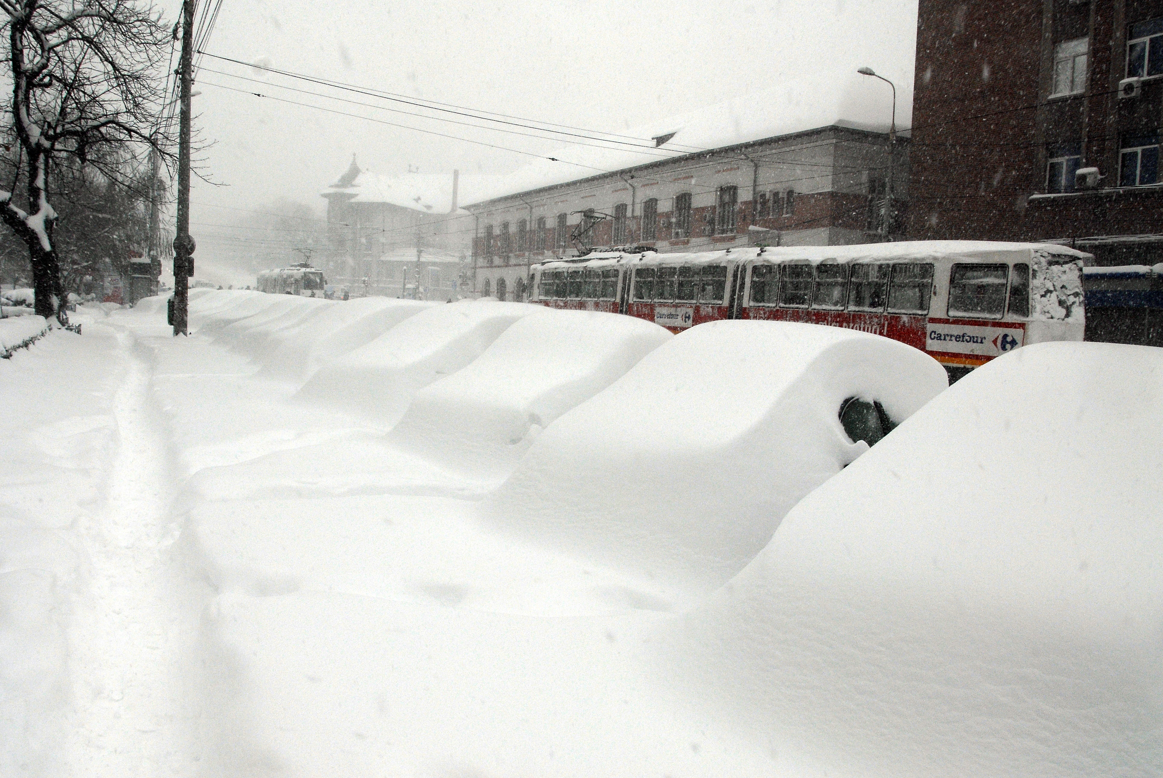 Zapada si viscolul au provocat haos in toata tara! Cod galben in 9 judete