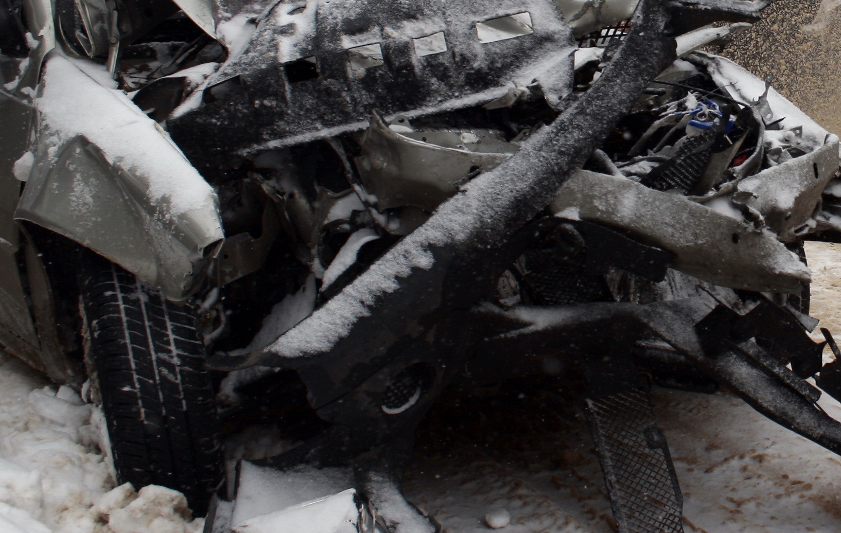 Impact devastator la Arad, soldat cu doi morti