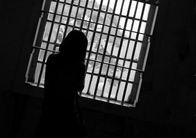 O mama condamnata la doi ani de inchisoare cere gratierea