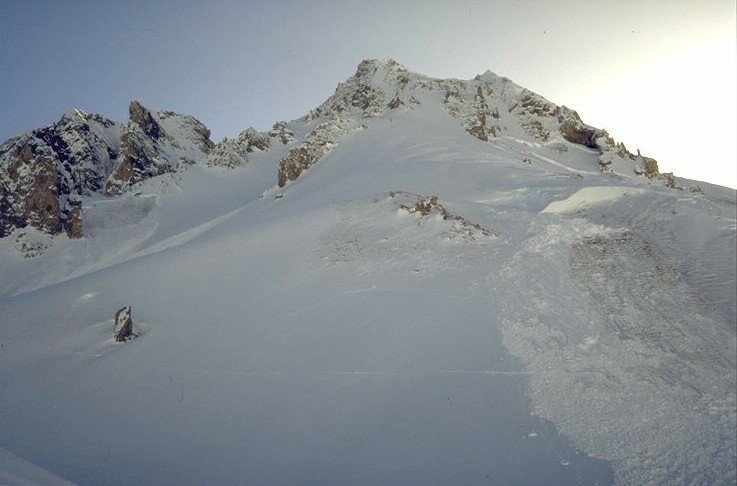 Atentie turisti! Risc maxim de avalansa in muntii Bucegi