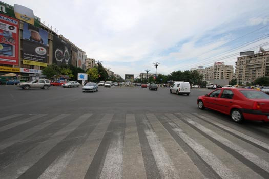 Pericol la volan! A facut praf patru masini, dupa o manevra periculoasa