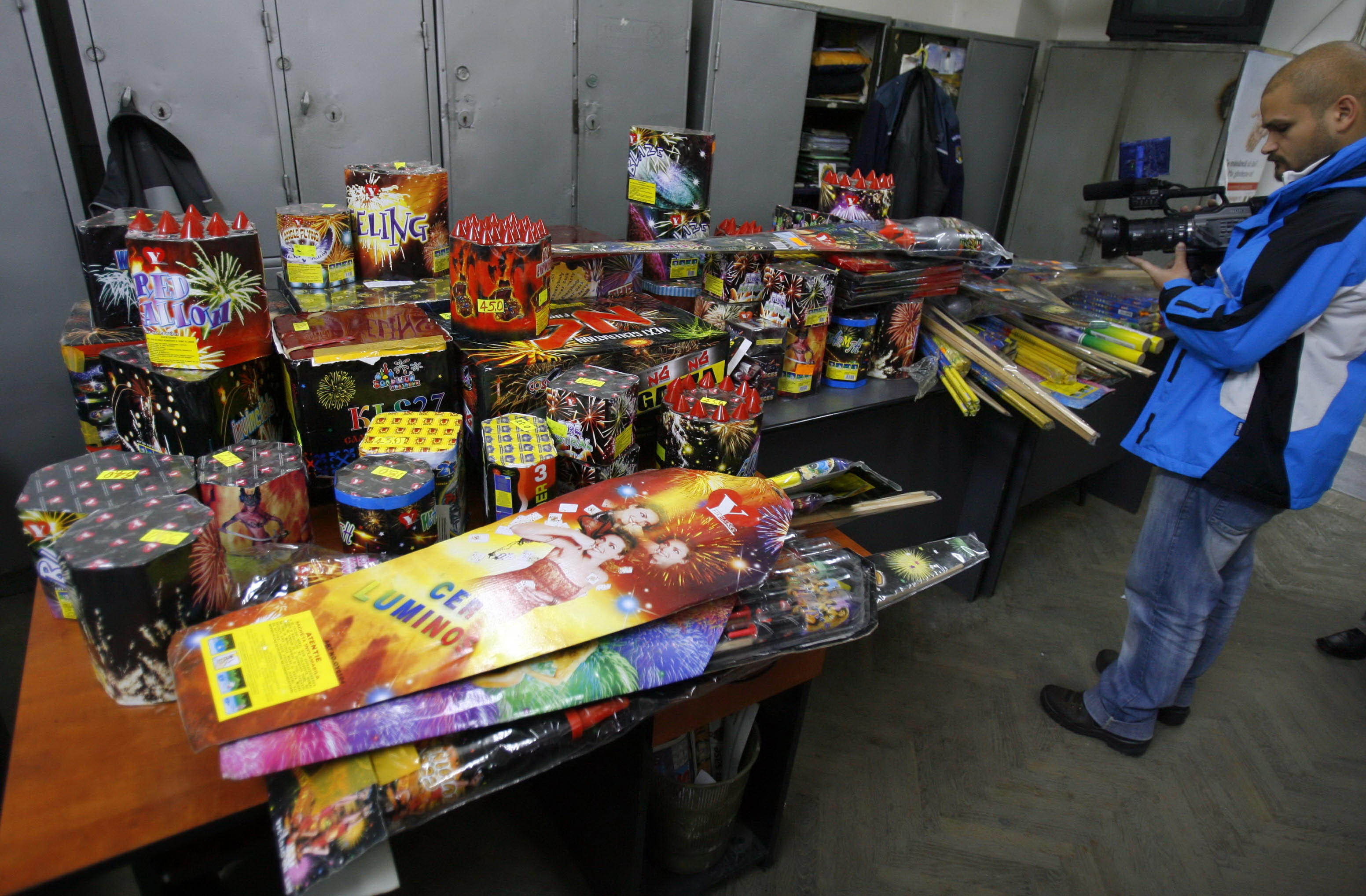 Doua persoane din Lugoj s-au ales cu dosare penale, de Craciun, pentru ca vindeau petarde