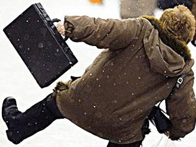 Probe de echilibristica pe stazile Parisului! Orasul Iubirii a inghetat!