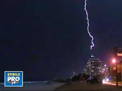 Ploile torentiale si vantul puternic strica vara australienilor