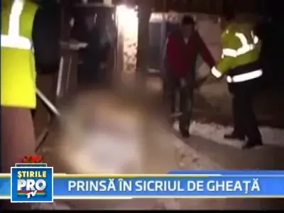 Descoperire sinistra! O femeie, gasita inghetata in cada