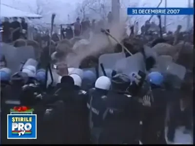 Traditionala bataie de la Ruginoasa, pazita de politisti si jandarmi