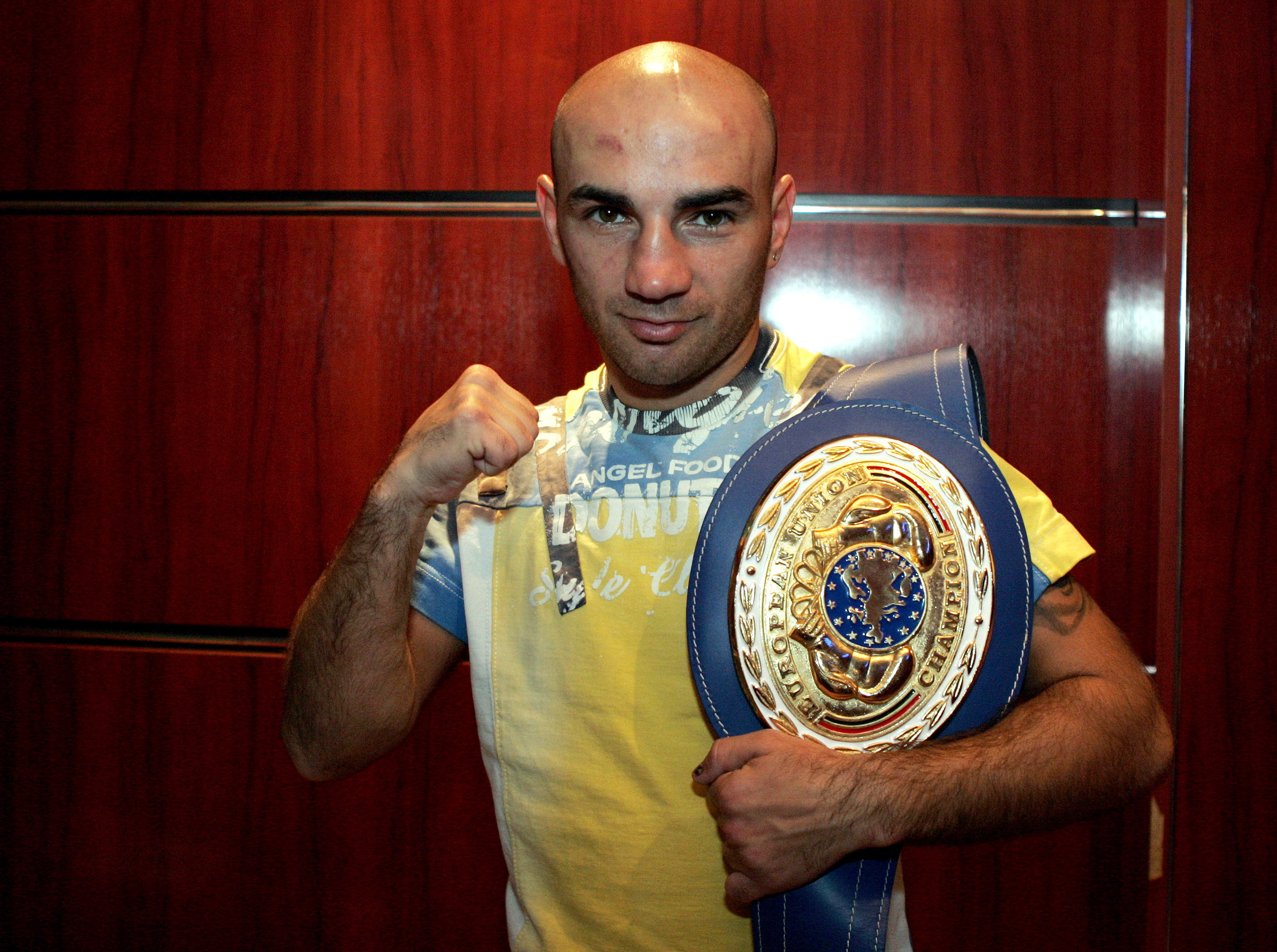 Boxerul Sorin "Pantera" Tanasie, in lupta cu paharul si cu politia