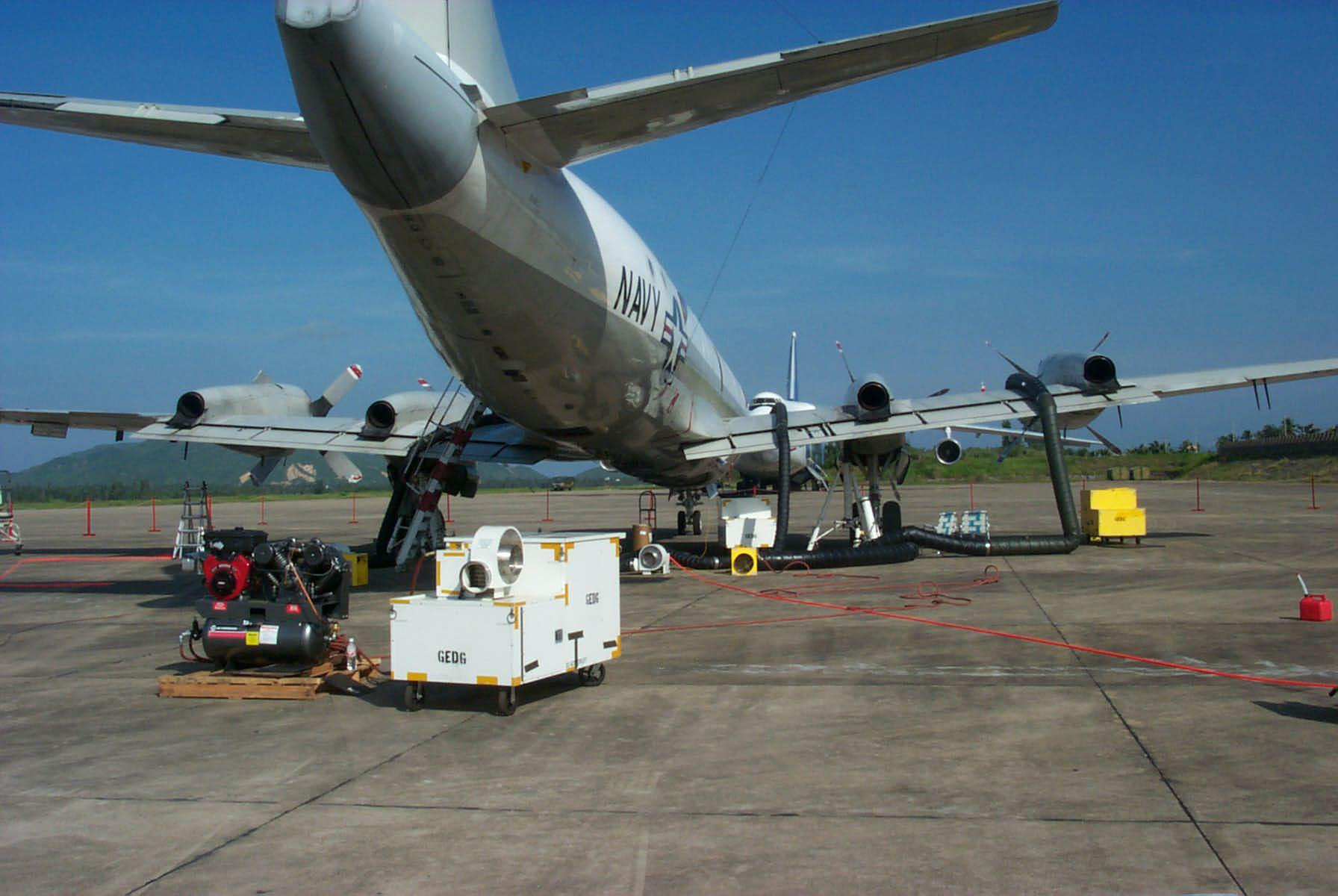 In plina criza, avioanele zboara cu rezervorul pe jumatate plin cu kerosen