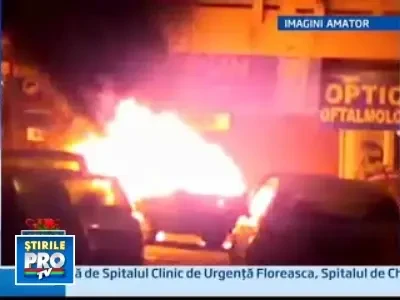Incendiu puternic izbucnit intr-o masina parcata in centrul Campinei