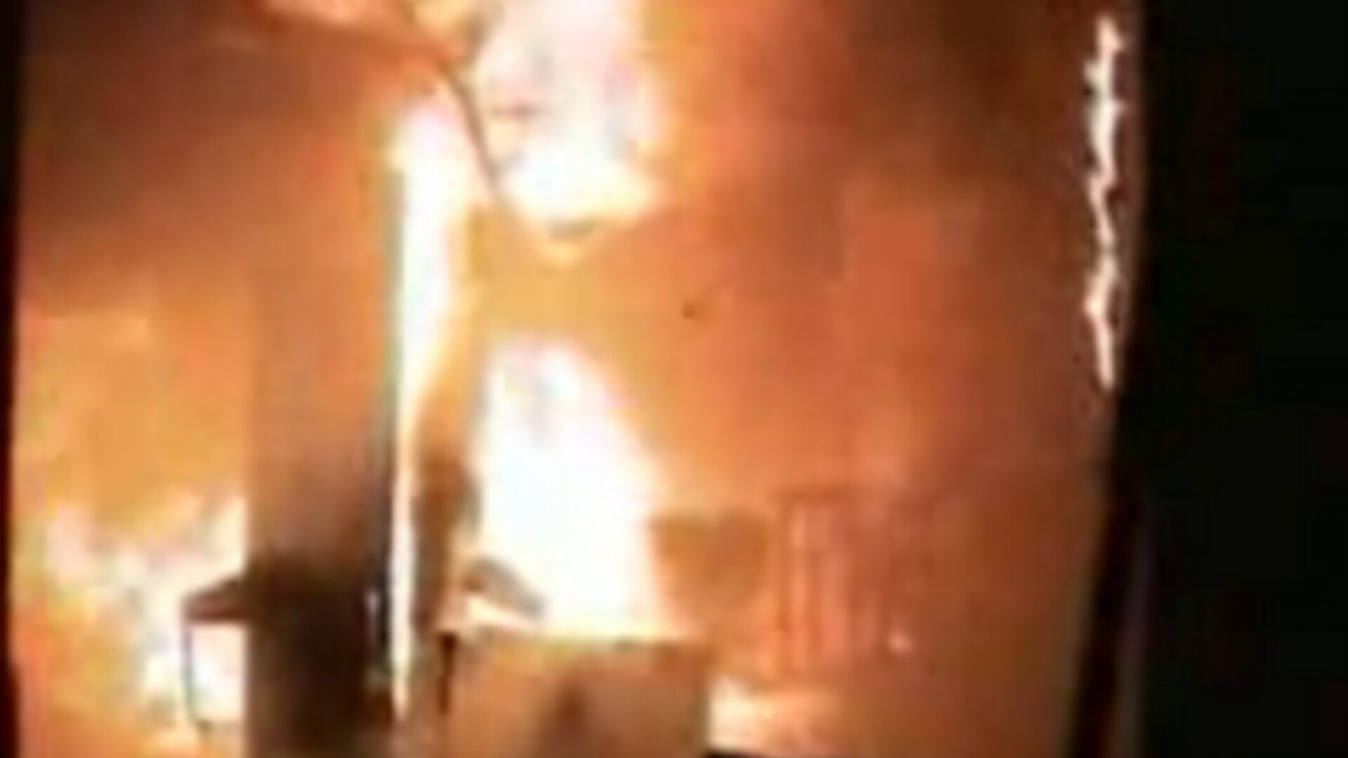 O femeie din judetul Arad a ars de vie in propria casa