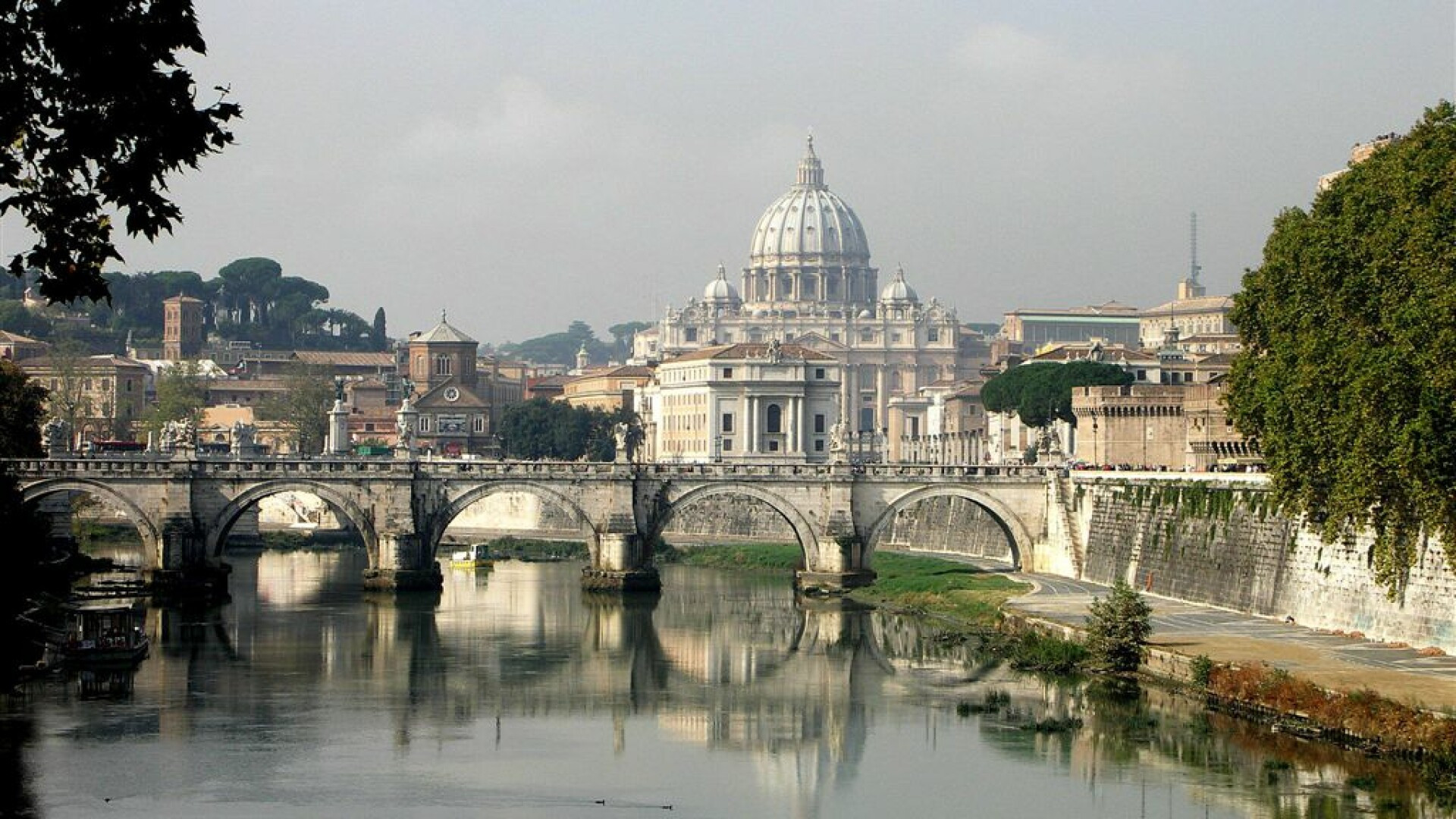 Patru "viteji" s-au aruncat in Tibru de Anul Nou!