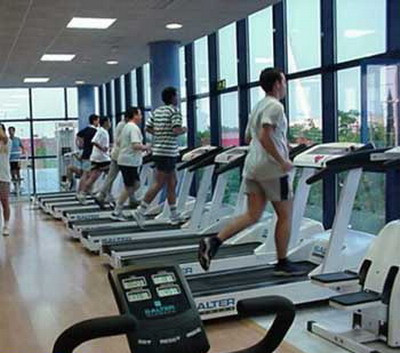 Americanii risca sa ia si mai mult greutate! Nu mai au bani de fitness