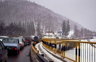 Se intorc romanii din strainatate! Cozi de 25 de km la intrarea in tara!