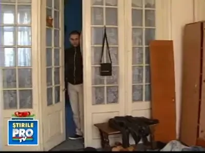 Un tanar student si-a gasit casa devastata de hoti