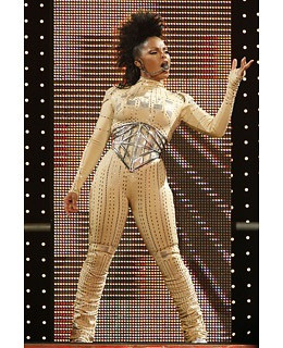 Janet Jackson, un nou look pe covorul rosu!