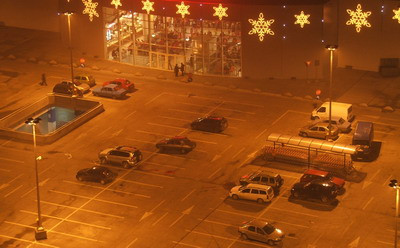Patinaj cu masinile in parcarile marilor supermarket-uri din Targu-Mures