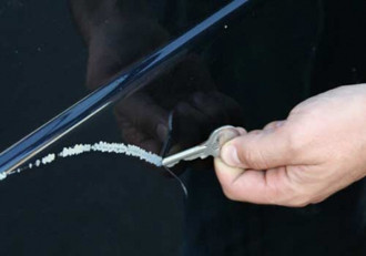 Surpriza din parcare: masini zgariate si lovite